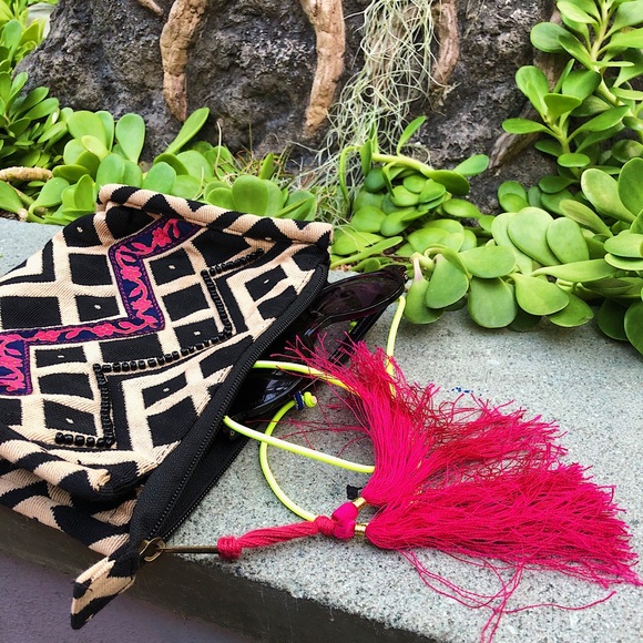 “IT MATTERS!” STUDIO | Beaded and Woven Pouch - Picture 3 of 6